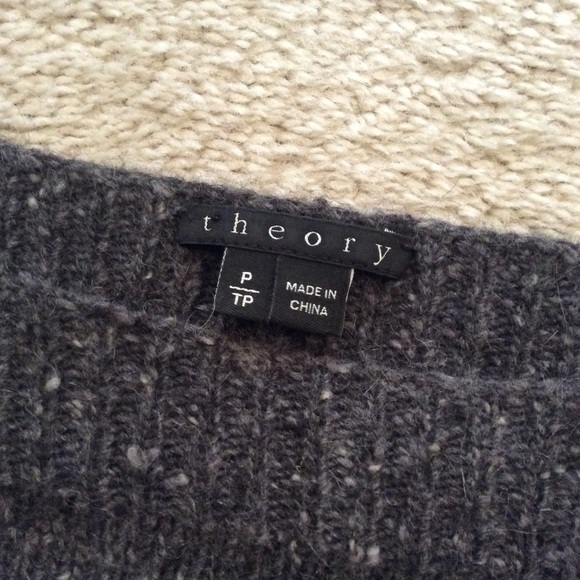 Stylish gray wool/mohair/angora scoop neck sweater - Picture 5 of 9